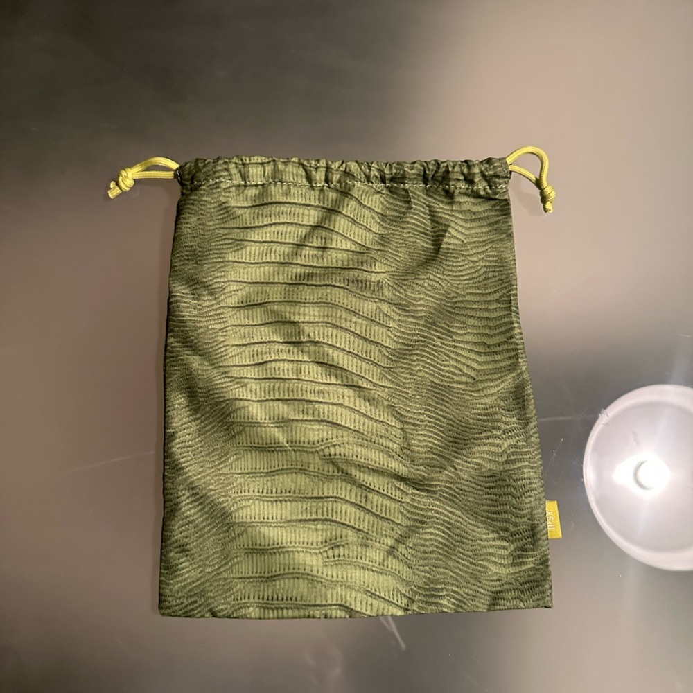 New! Ipsy Colorful Drawstring Bags Set - Picture 3 of 8